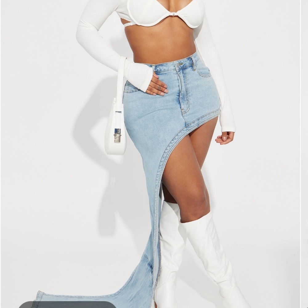 Fashion Nova Moves to Make Denim mini skirt
